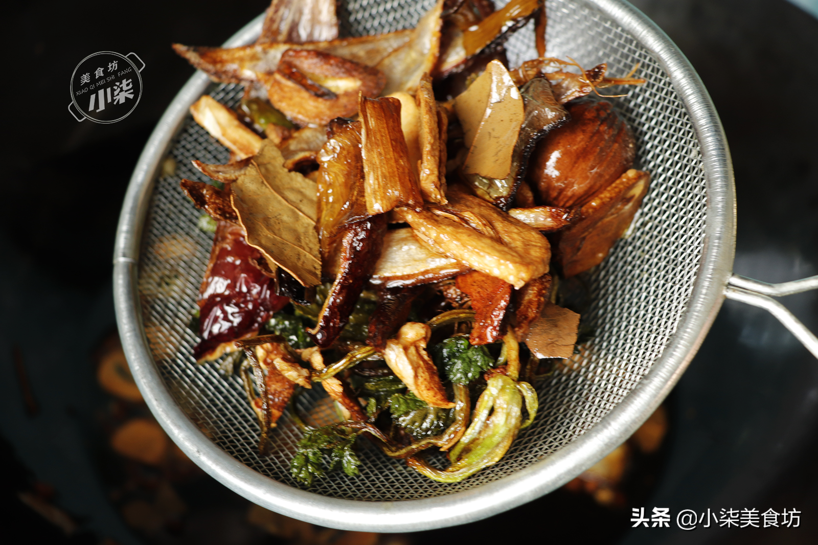 辣椒酱好吃有诀窍，多加这一步，辣椒油才香，为年夜饭做准备