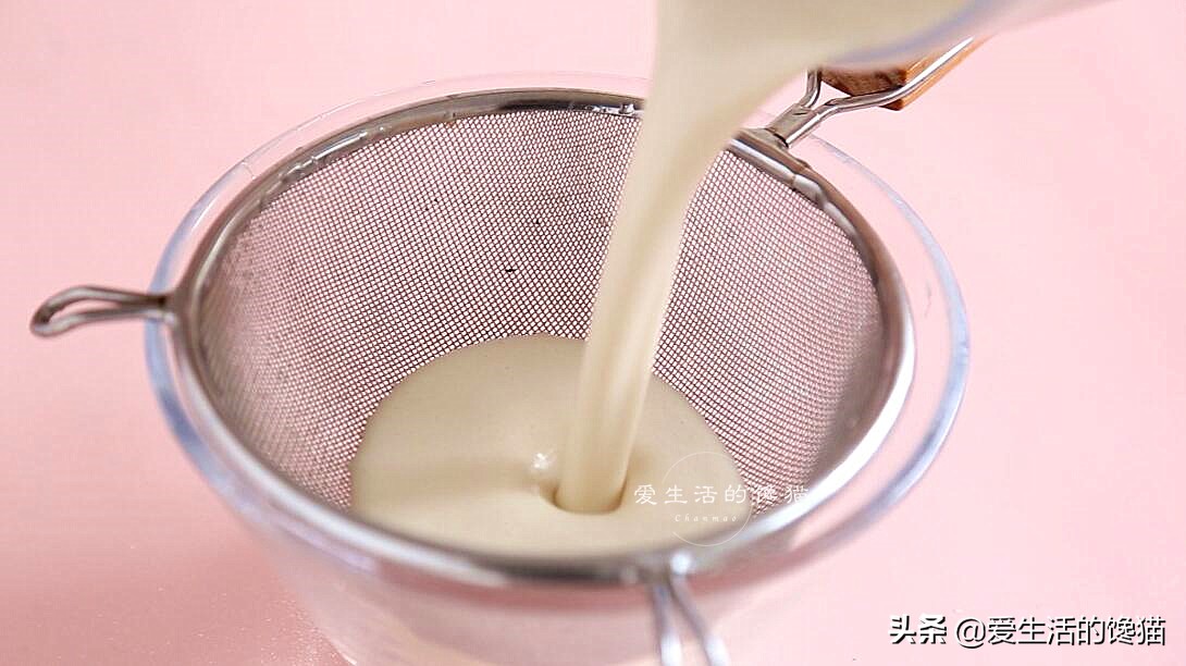 自制斑斓千层糕，Q弹爽口，颜色不发黄，秘诀在于这一步