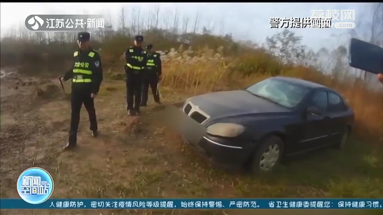 南京六合：“僵尸车”在野外水塘边安营扎寨 竟是有家难回