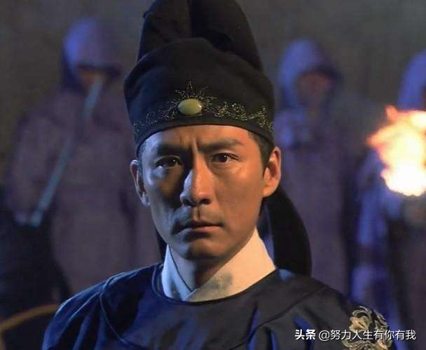 “元芳，你怎么看？大人，此事必有蹊跷！”一