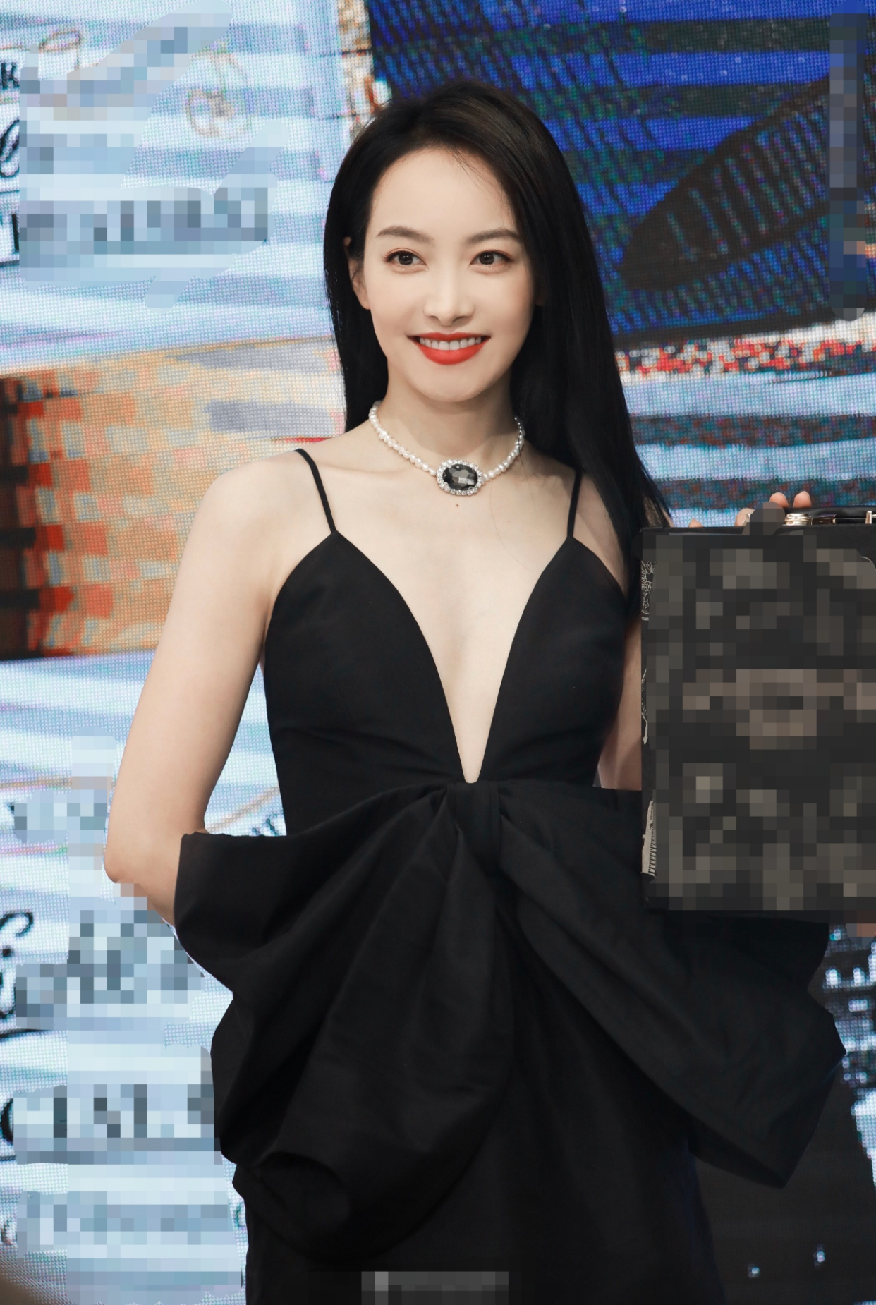 Song Qian's latest event look, wearing an 