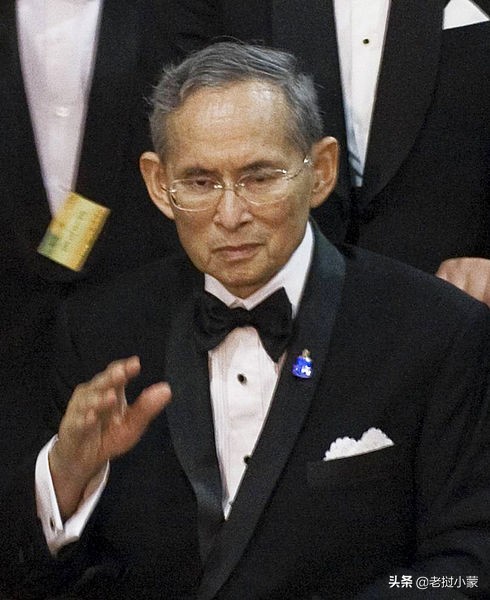 拉玛九世在音乐领域,拉玛二世国王小提琴还是小提琴家.