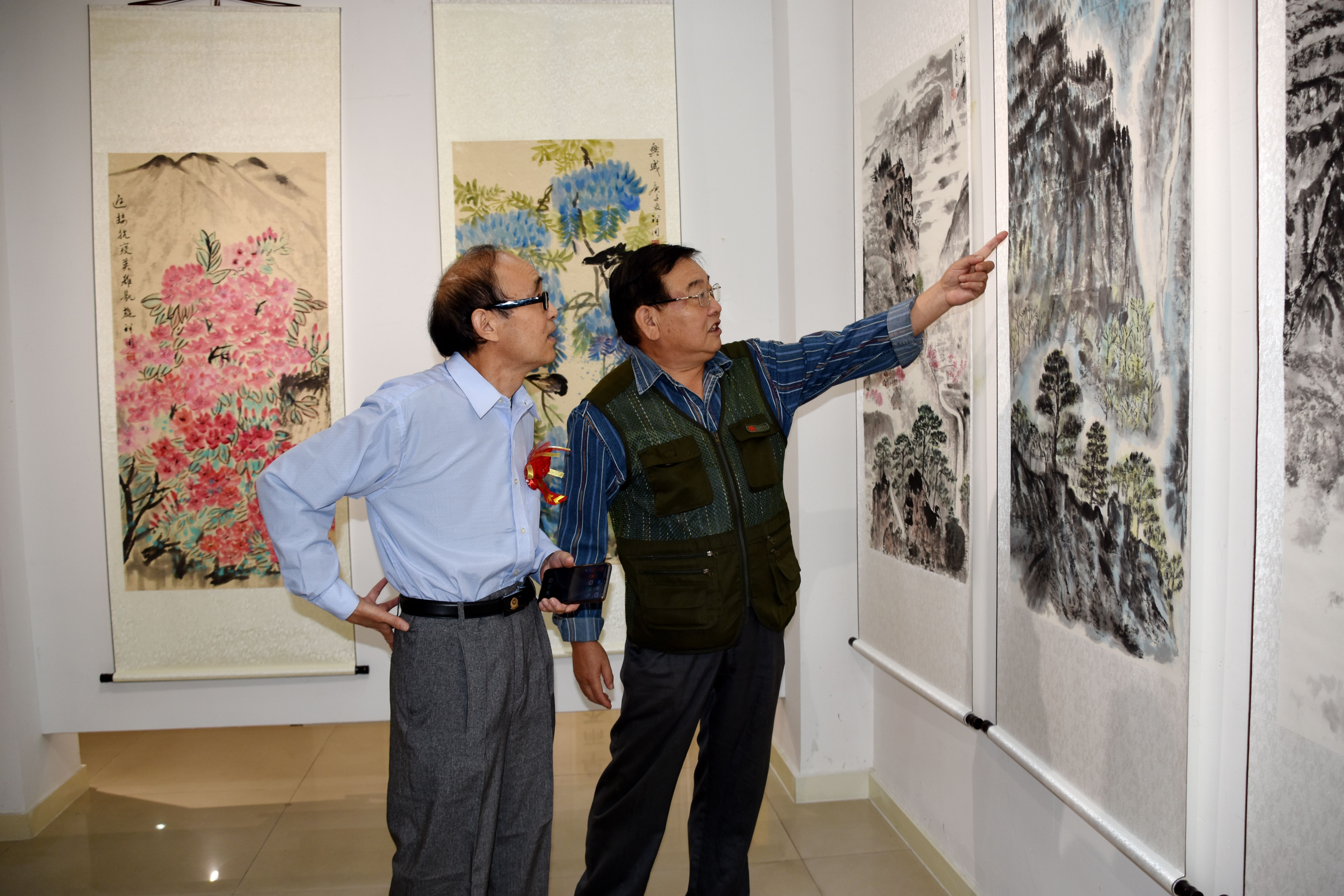 庆“十·一”七人书画作品展在郭味蕖美术馆隆重开幕