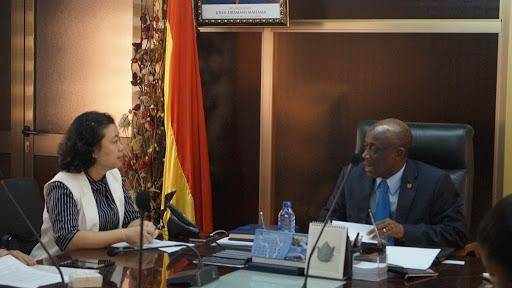 一国没钱还债，要求豁免62%的利息，3年宽限期？