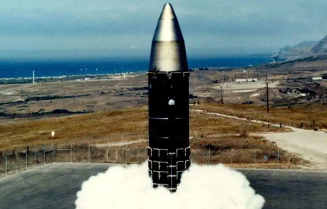 油田上空烈焰滔天，三年惨失7500万美元，苏联专