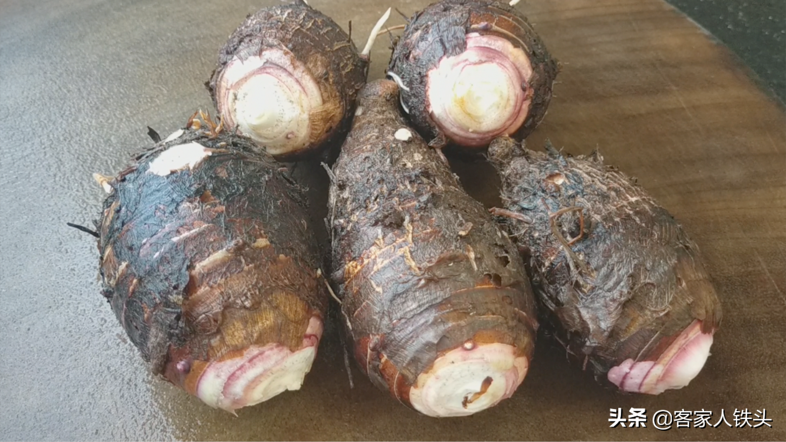 5个香芋做一锅，咸香松软实在好吃，做法配料都简单，味道很独特