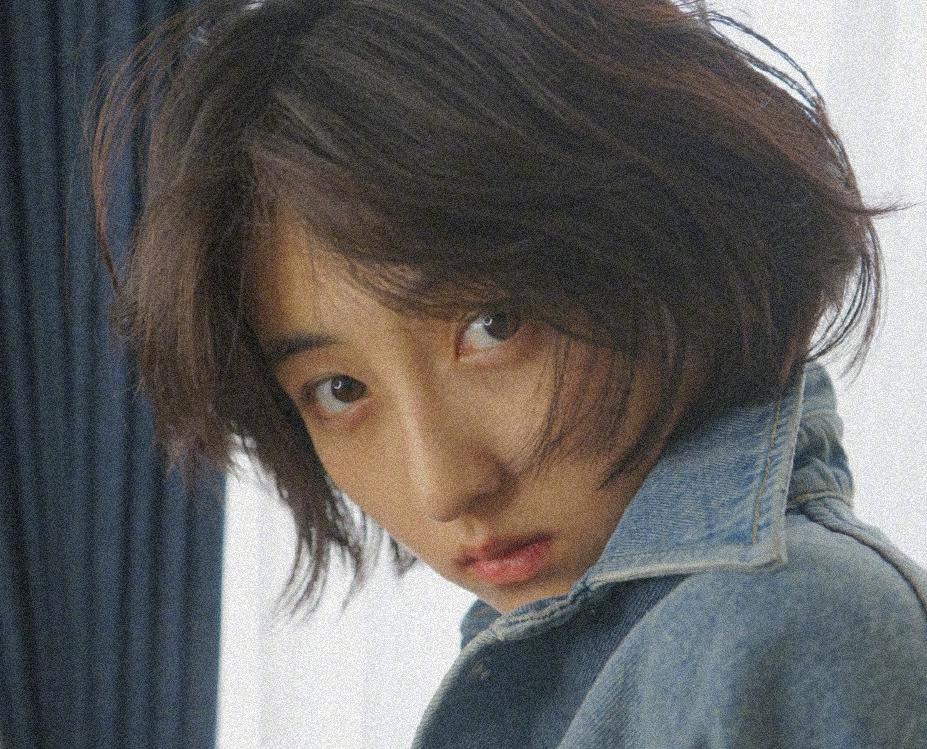 Ouyang Nana gave Zhang Zifeng an out-of-print guitar, spending a lot of ...