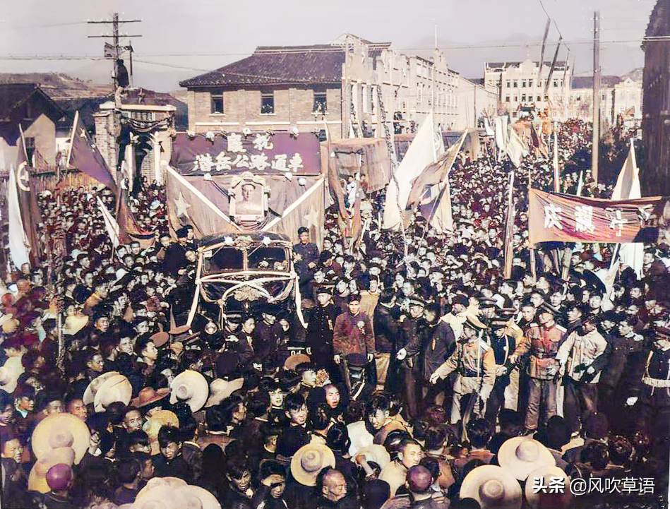 安徽安庆老照片:1957年10月,潜岳公路开通后的岳西县