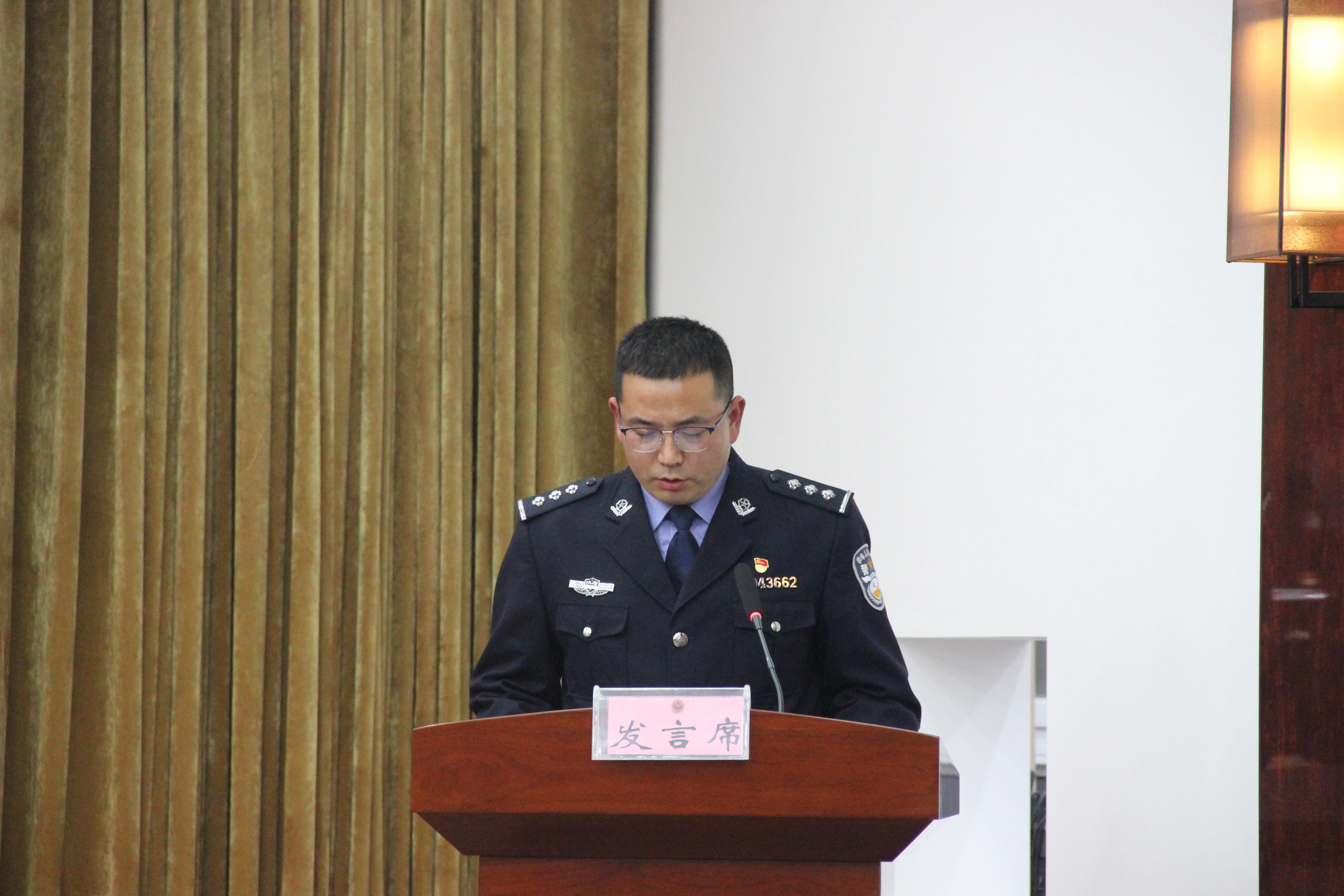 镇巴县公安局举行先进典型人物事迹报告会