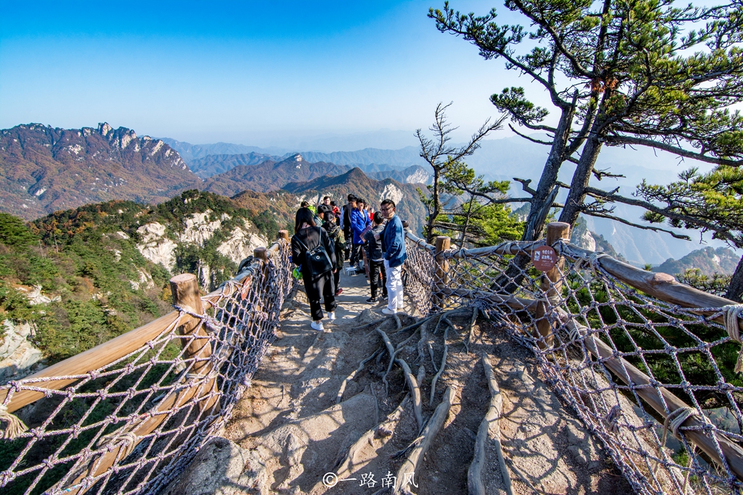 Xiaohuangshan Mountain in Luoyang, Henan Province, was renamed because of the same name as Huangshan Mountain in Anhui Province. Although the name is beautiful, it is beautiful
