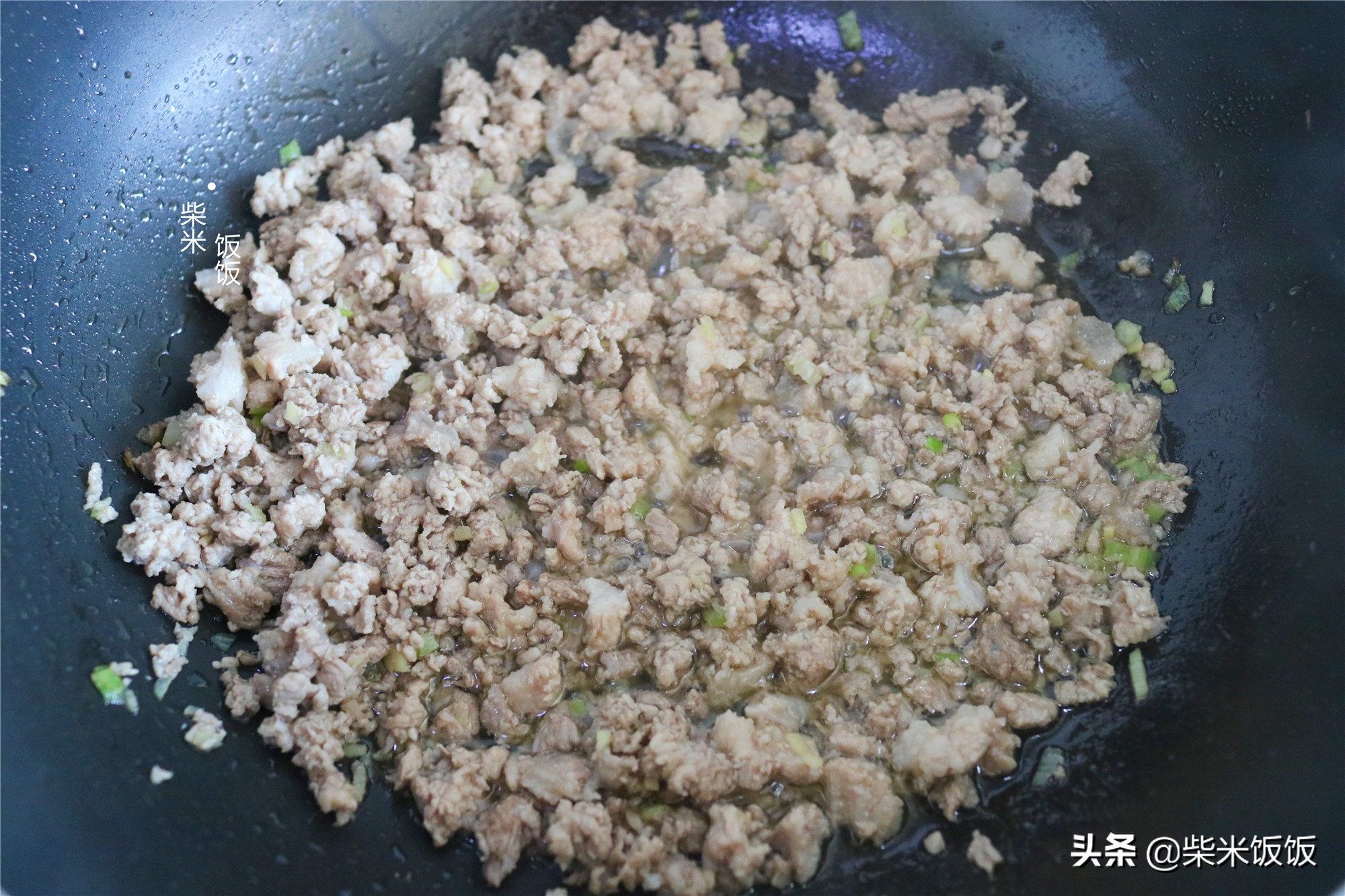 孩子點名要吃的燒麥，做法比餃子簡單，一鍋蒸33個，涼了也好吃