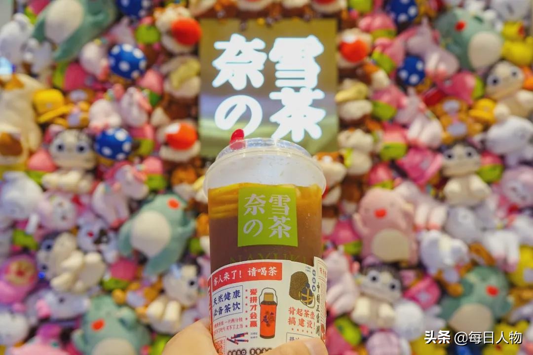 三年亏一个亿，除夕夜递交招股书，奶茶界“千年老二”急了？