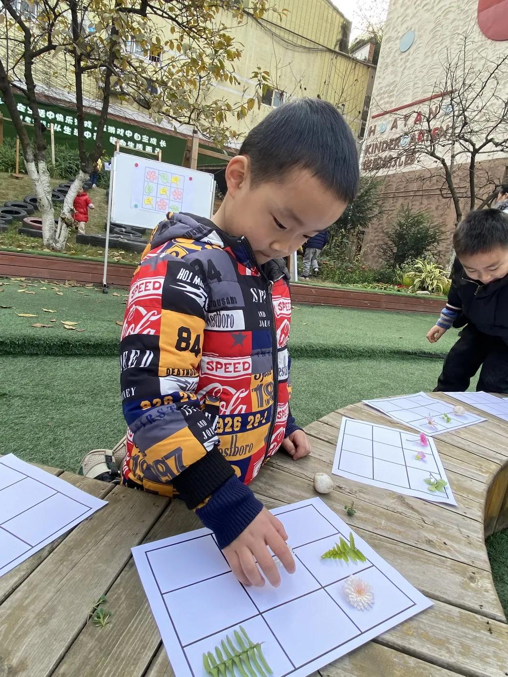 巧用天然材料，感受自然之美丨天府新区华阳幼儿园开展户外活动