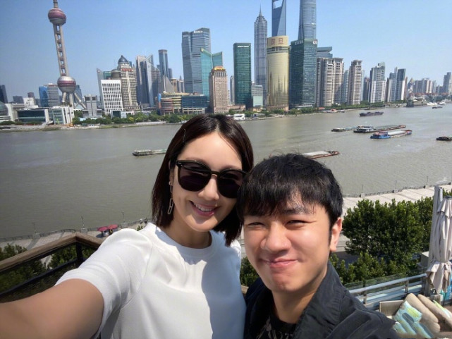 李亚男久违分享近况，临近产期胖了不少，脸颊圆润气色状态超赞