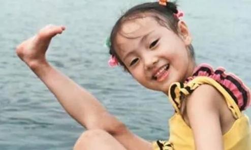 郑爽“疯癫”的答案，早已写在我们4年前和爽爸