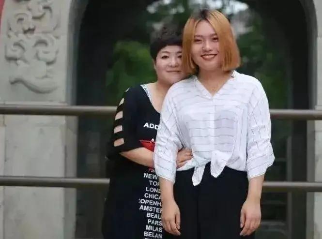 北大才女，逆袭人生的李雪琴，为何能在吴亦凡事件中虎口脱险？