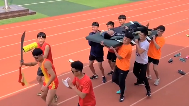 台湾女团模仿黑人抬棺，为热度戏谑别国文化，