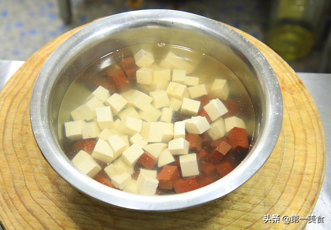 图片[3]-爱吃豆腐的要收藏了 大厨教你在家做鸭血豆腐汤 口感鲜嫩又清汤-起舞食谱网