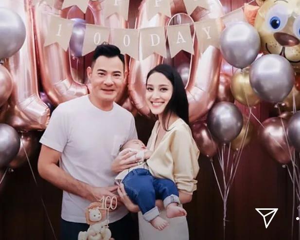 鄭嘉穎陳凱琳為二胎兒子慶祝百日，曬溫馨全家福，弟弟和哥哥很像