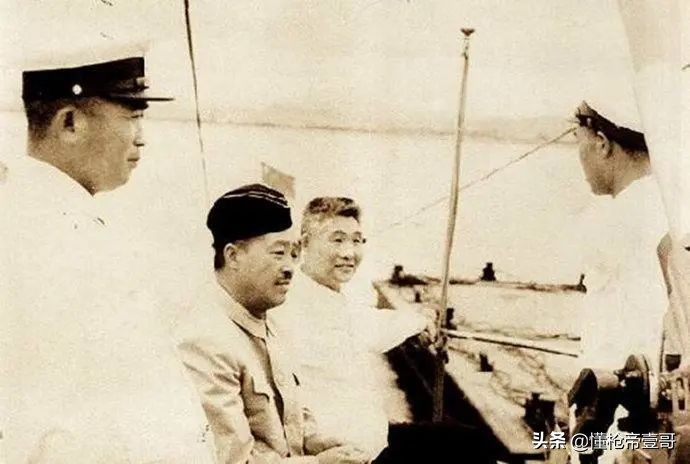 正戴像和尚，歪戴像流氓！短命军帽遭中国官兵