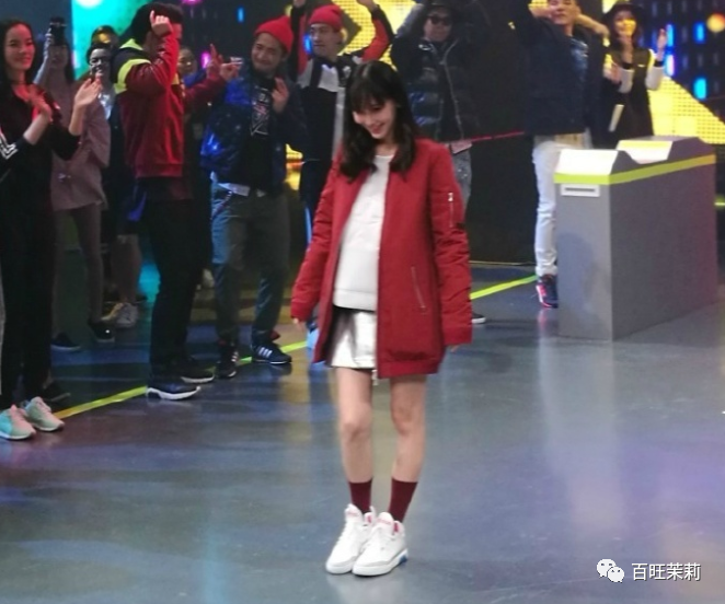 女明星怀孕终于不用比腰细了