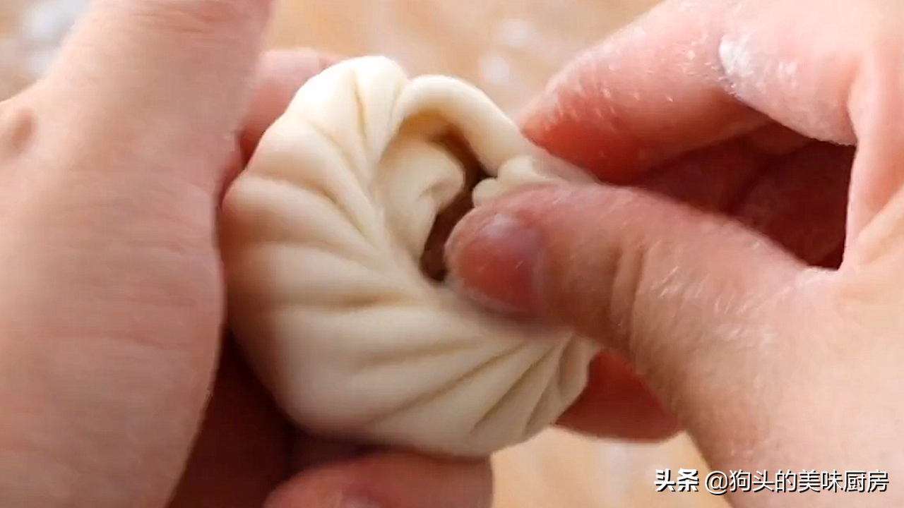 自从学会这样做小笼包，我家隔天蒸一锅，松软鲜美又多汁，太香了