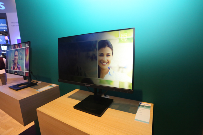 IFA 2019丨可触摸可防窥 飞利浦显示器和你想象中的有点不一样