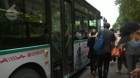 砰！又一个人倒在了西三环