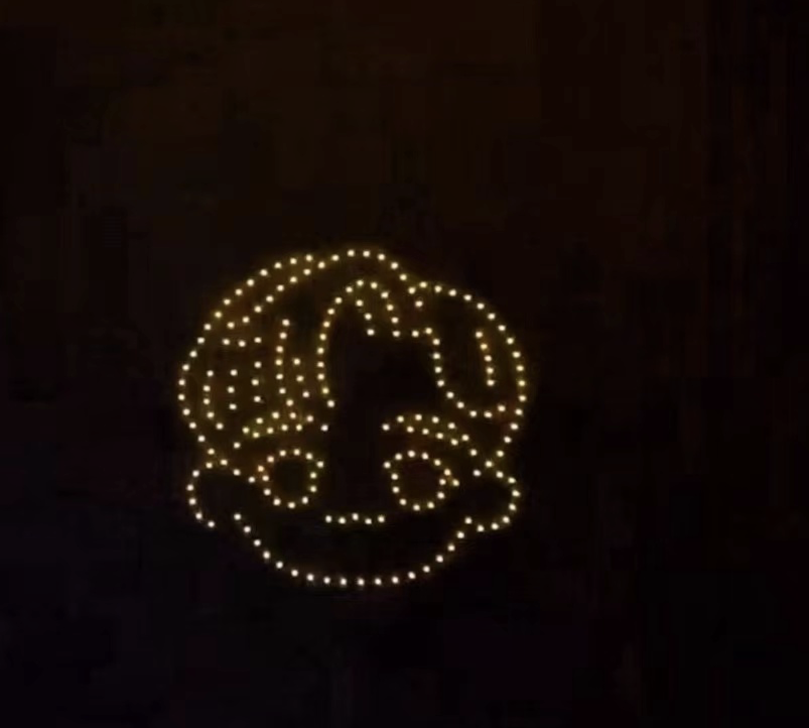 太有排面了！李易峰出道十三周年大風(fēng)寰宇百架無(wú)人機(jī)表演應(yīng)援