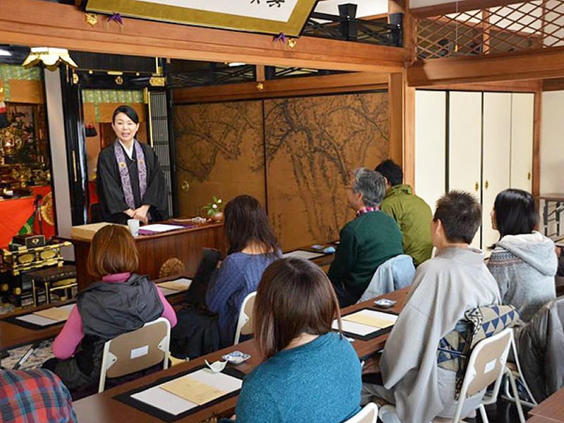 Female abbot of a Japanese temple: forced to date 35 times, fled to the ...