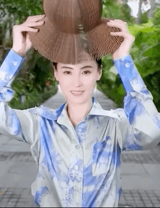 張柏芝再拍《任何天氣》寫真，與22年前無差別，時過境遷人未變