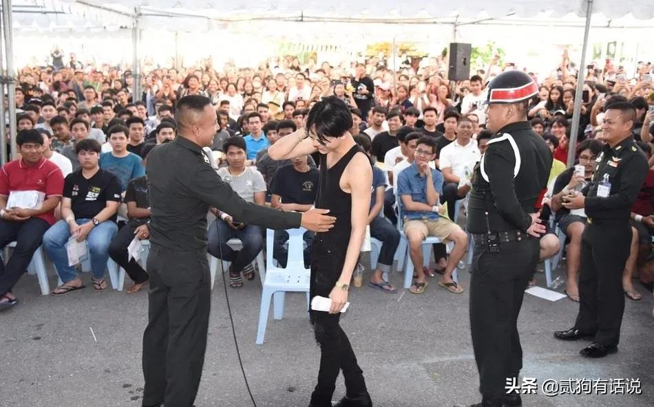 比电影还要精彩的泰国征兵现场