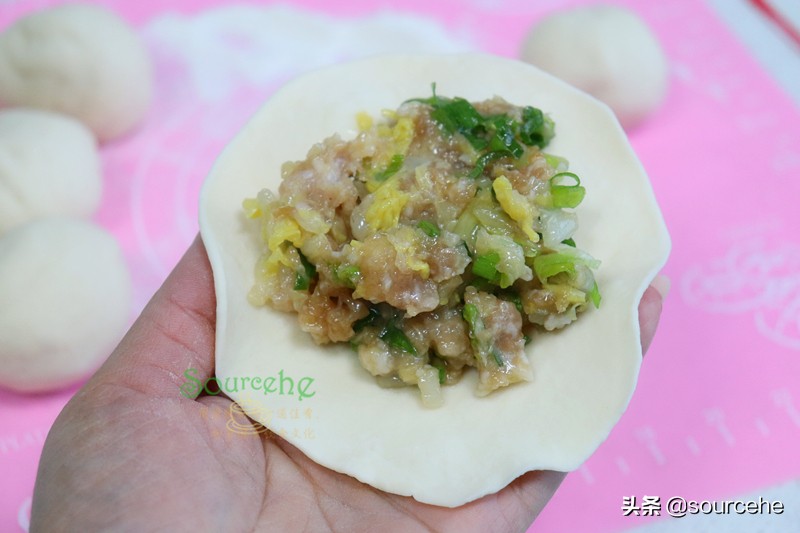 教你做生煎包，皮薄不破也不焦，包底金黃酥脆，肉嫩鮮香多汁