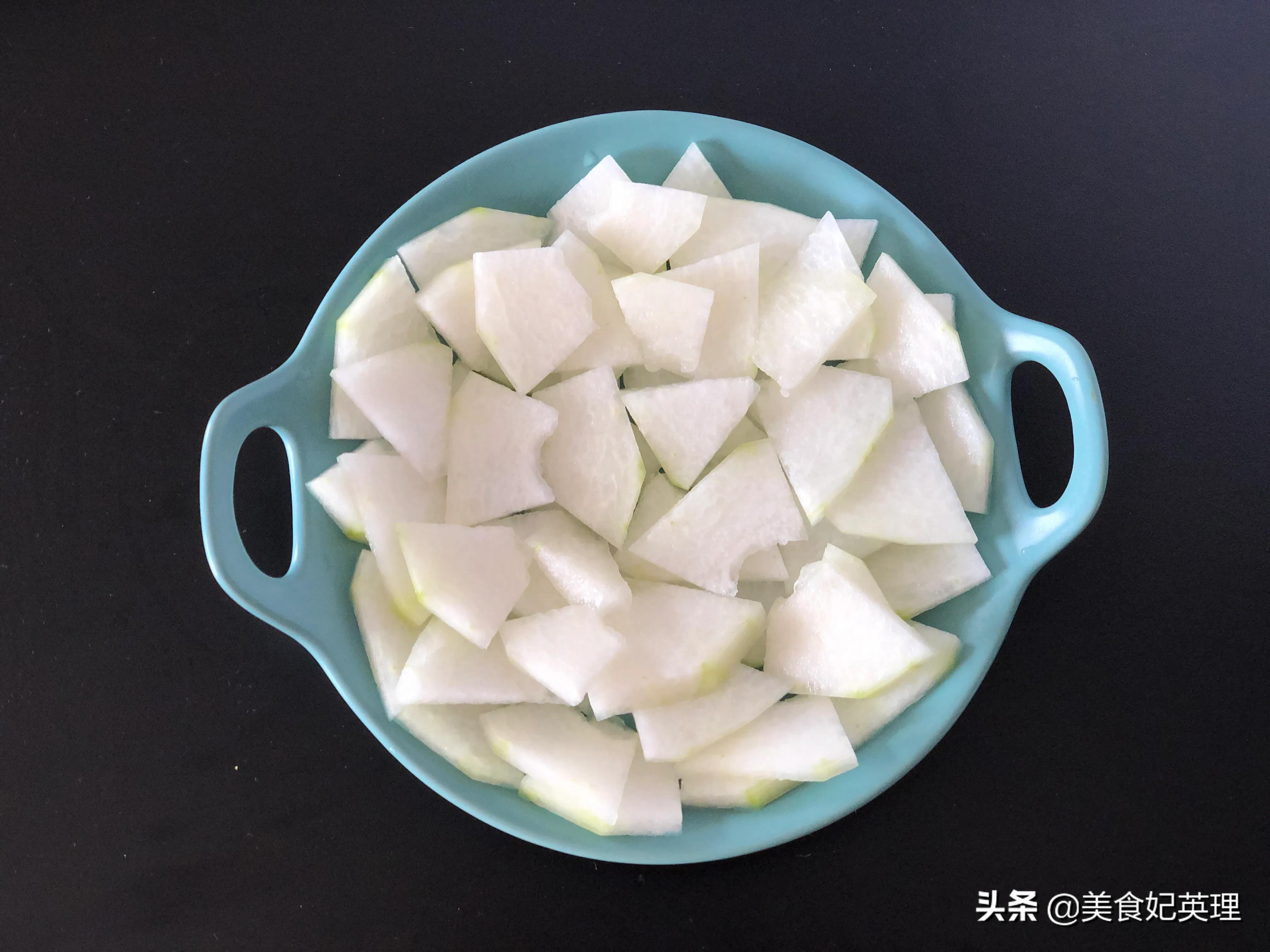 鸡腿这样做嫩滑入味儿，不放一滴油超简单，有肉有菜5分钟就上桌