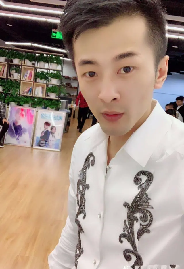 网红辛巴的毁灭之路，2月份高调捐款1.5亿，4月份