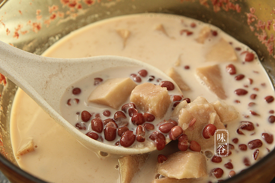 立秋将至，别错过吃芋头，加红豆炖一炖，香甜软糯又营养