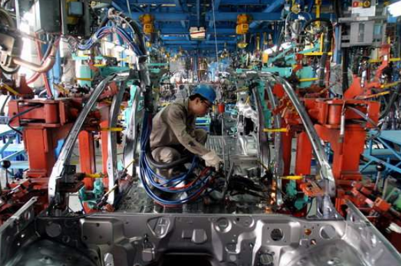 美国将对越南做出百亿处罚，没想到却助攻中国