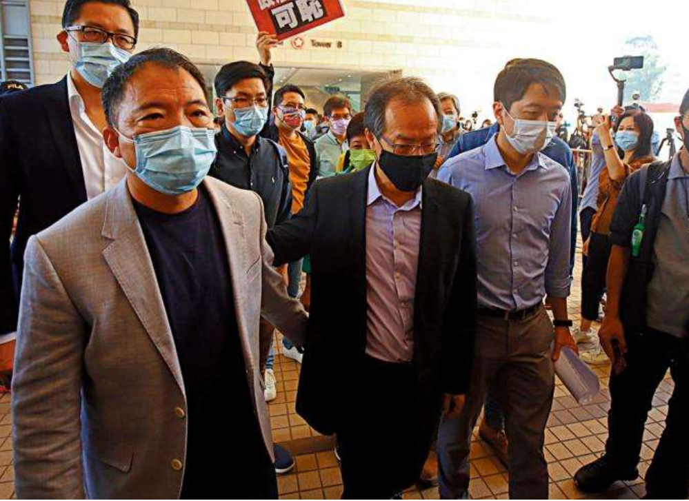 政府出手，�攬炒派�滾出香港