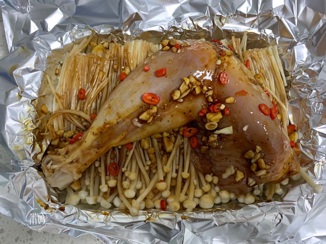 图片[8]-锡纸金针菇鸡腿做法步骤图嫩滑好吃看着都开胃-起舞食谱网