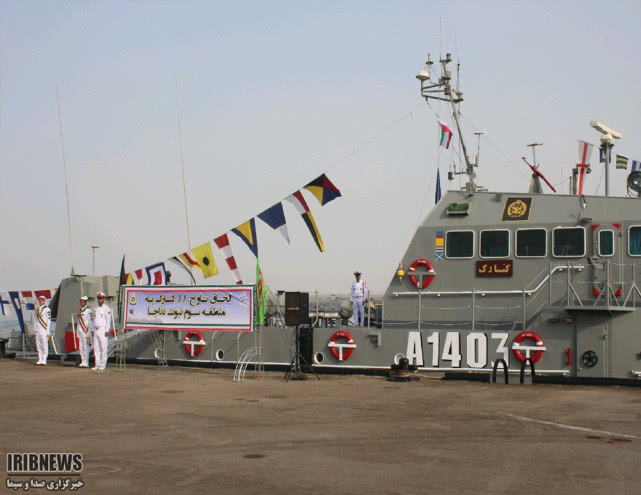 伊朗海军损失惨重！中弹军舰惨状曝光，舰岛竟被完全炸飞