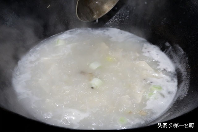 秋分养生，“润”字当头！白菜炖豆腐，汤汁奶白，比鲫鱼汤还营养