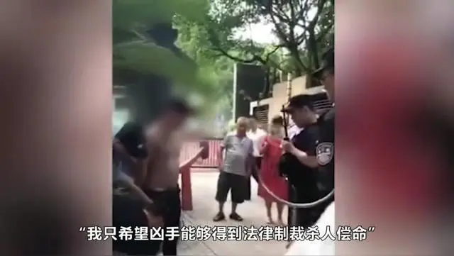 18岁少年找女友复合遭拒，情绪失控捅死过路女子！令人痛心