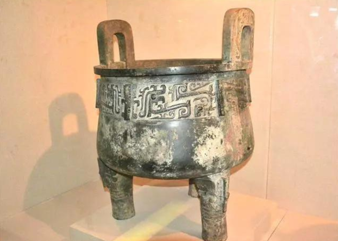 农民挖出一锈铁锅，无偿上交只带回一奖状，多