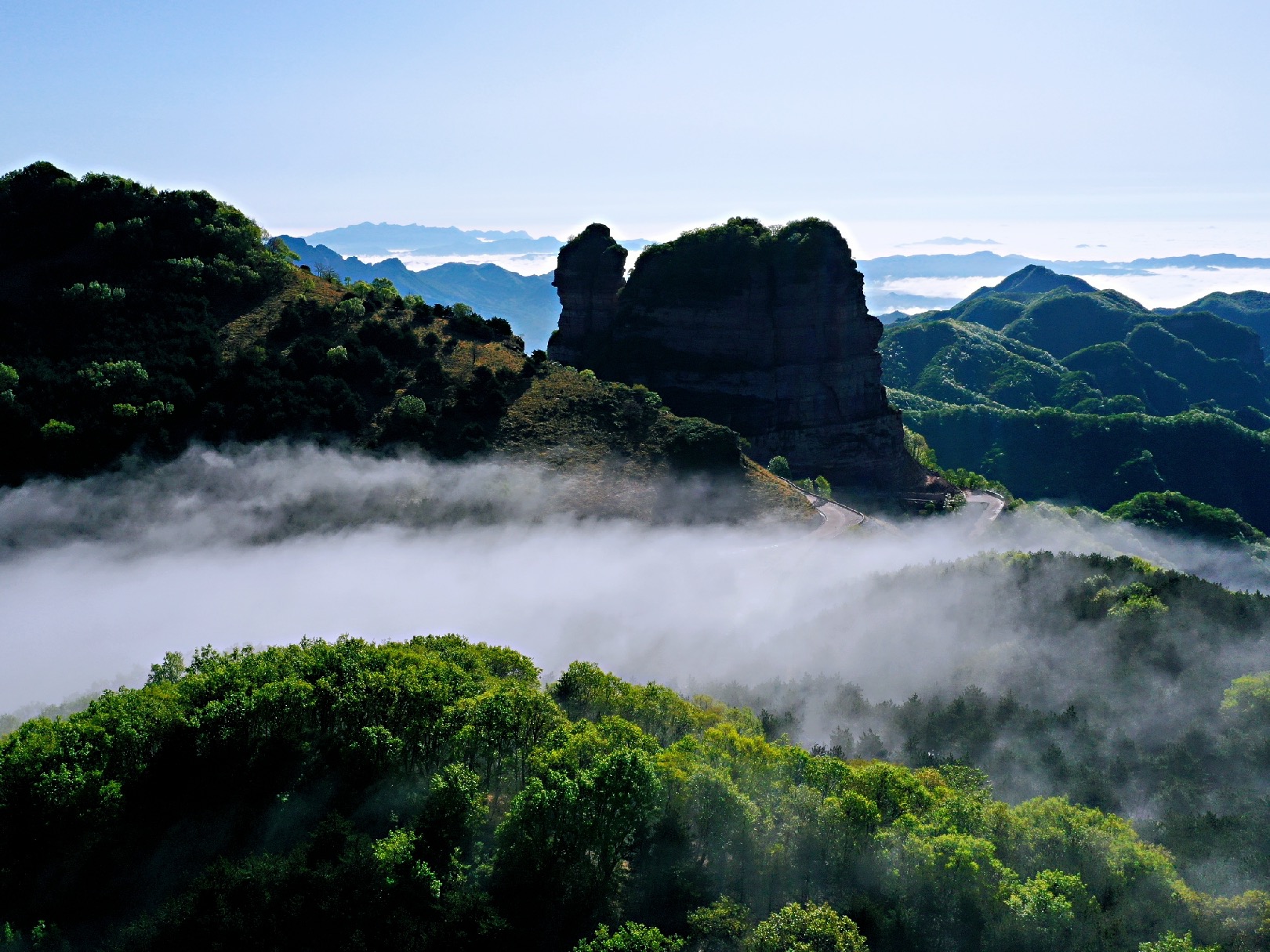 小长假还没计划？自驾太行深处周公山88道拐，云海日出，还免门票