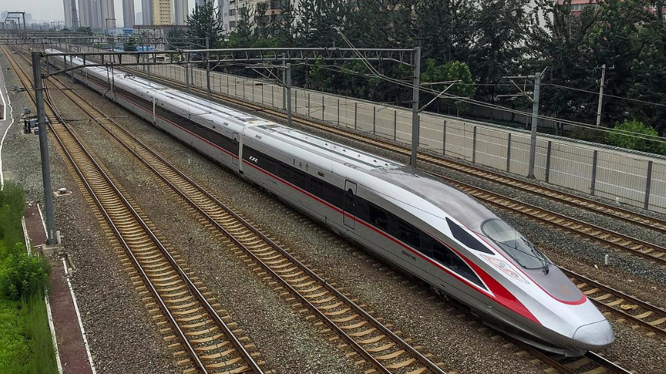 14亿人“养不起”高铁？半年亏955亿，营收4000多