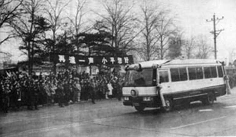 周总理手术前点名要见邓小平，邓小平后来回忆