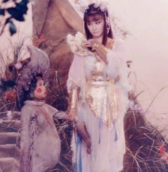 女星自曝心酸史，幼时被母亲毒打近10年，婚前还惨遭未婚夫劈腿？