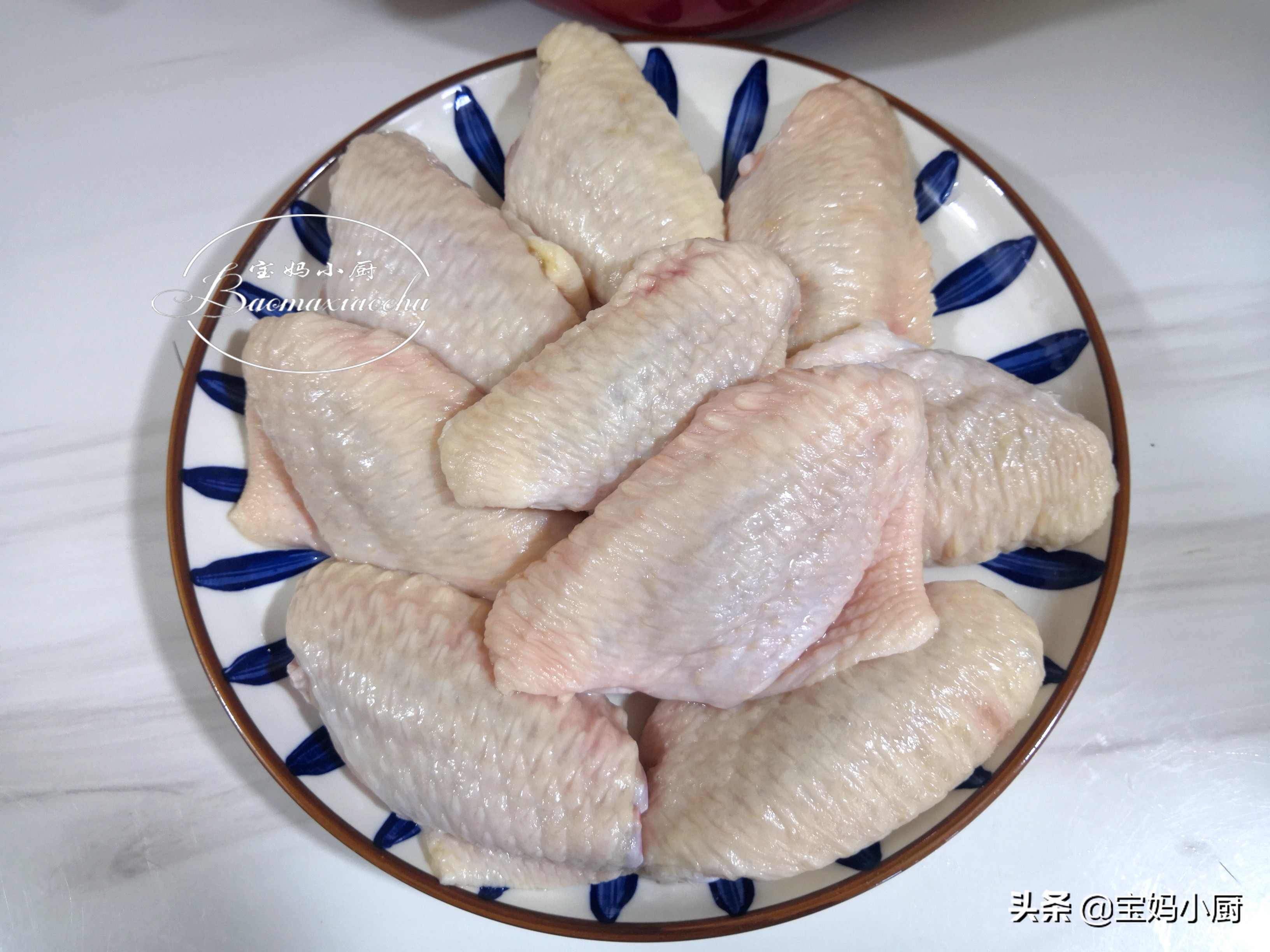 宝妈给孩子做炸鸡翅，不用一滴油，用料简单不繁琐，吃着可香了