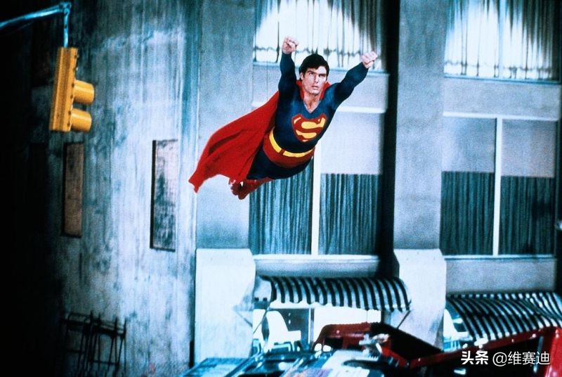 从火遍全球的英雄到后来沦为大众笑柄，看看超人电影是怎么没落的