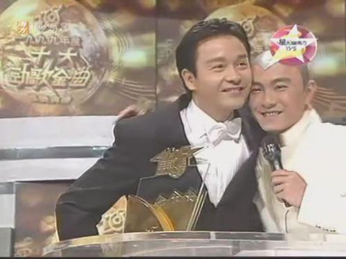 明星们的“隐藏实力”，梁朝伟唱功被低估，赵